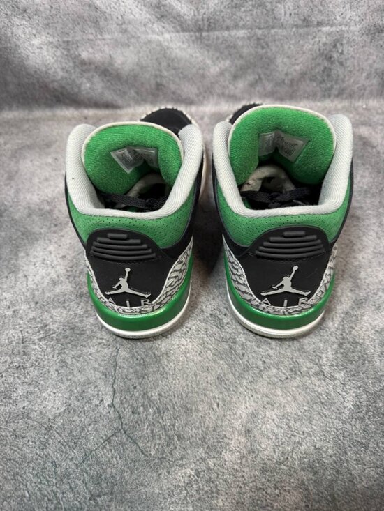 Size 7.5 | Jordan 3 Pine Green No Box | Pre-Owned main image 8